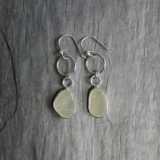 These dangly earrings have pale yellow sea glass set in a fine & sterling silver bezel setting attached to a 10mm round link on handmade ear wires. 