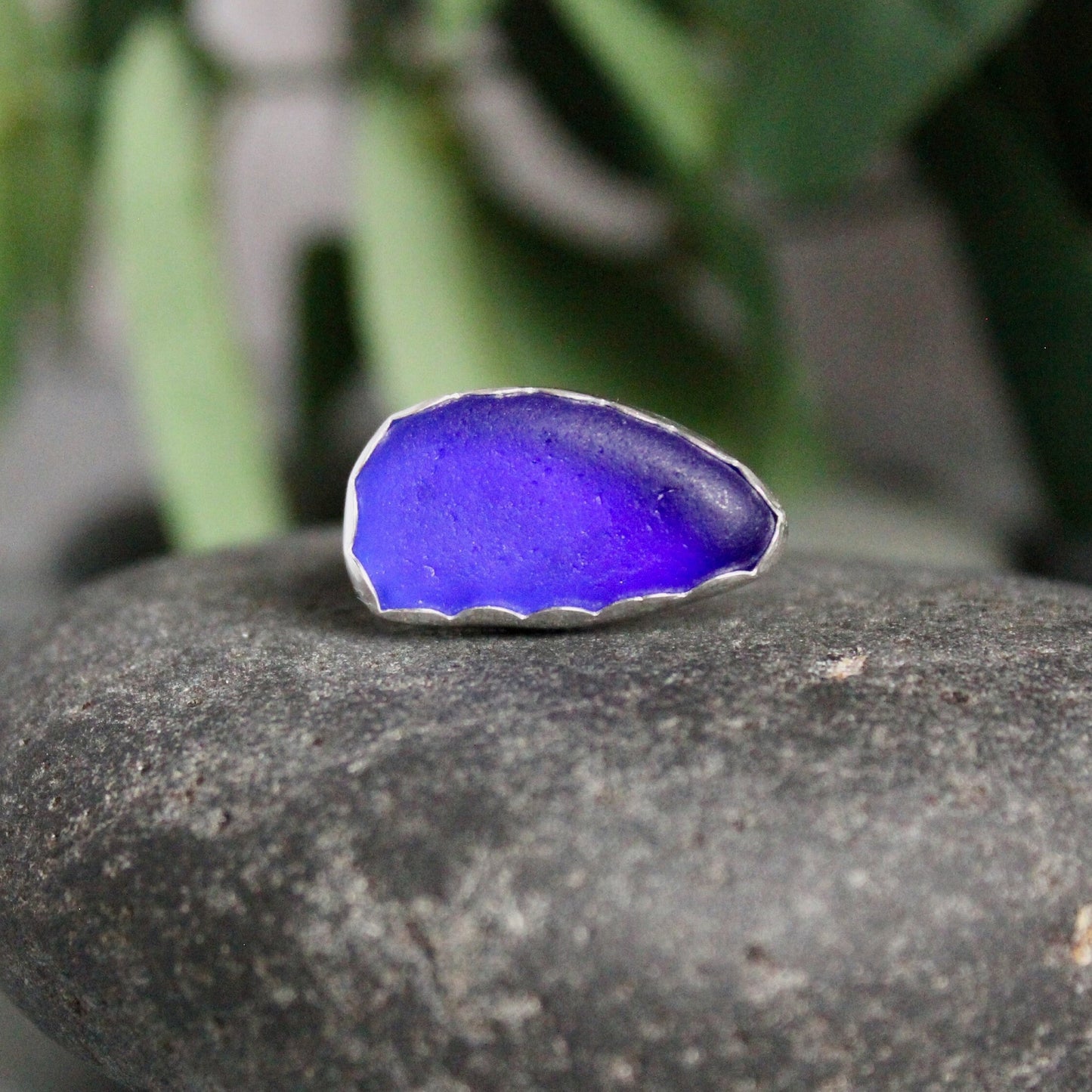 This ring has a piece of Caribbean cobalt blue sea glass set in a fine & sterling silver scalloped bezel and on a sturdy silver band. Size 6