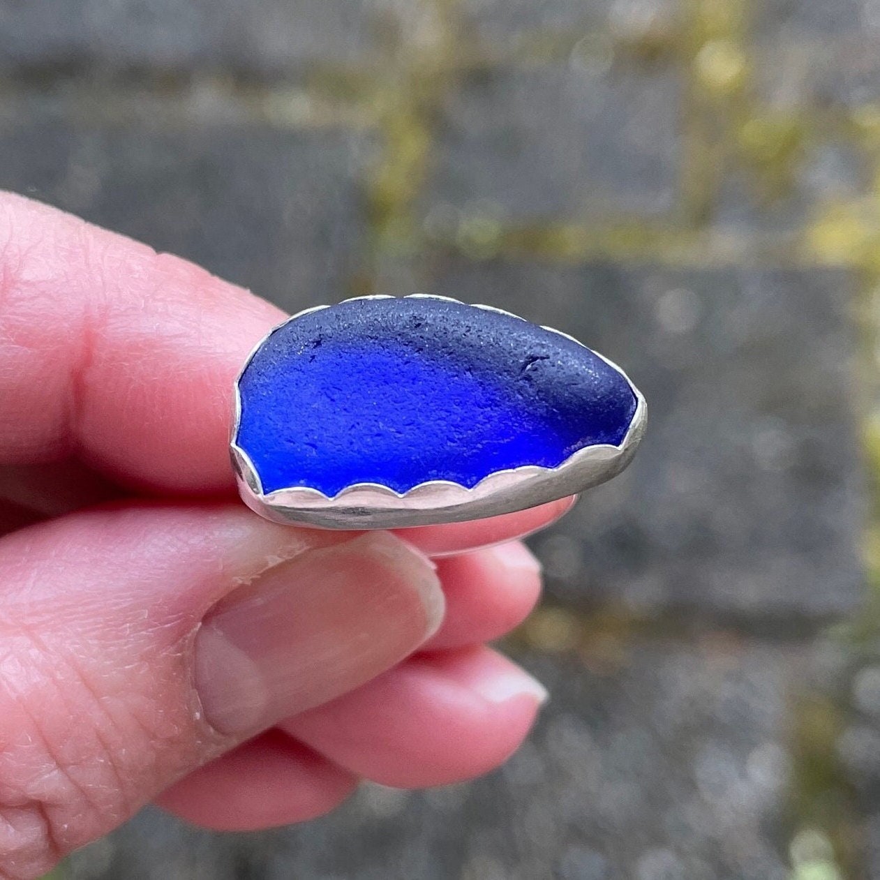 This ring has a piece of Caribbean cobalt blue sea glass set in a fine & sterling silver scalloped bezel and on a sturdy silver band.  Size 6