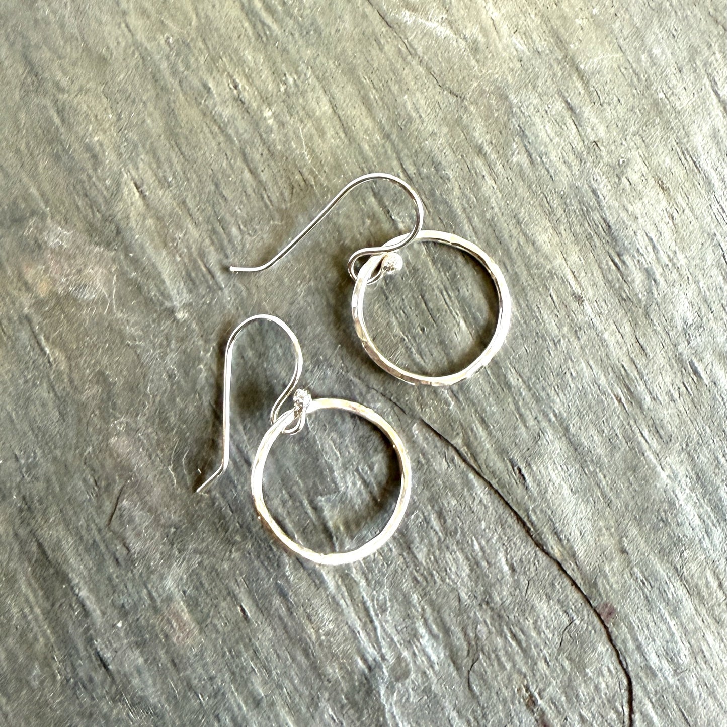 small hammered circle dangly earrings
