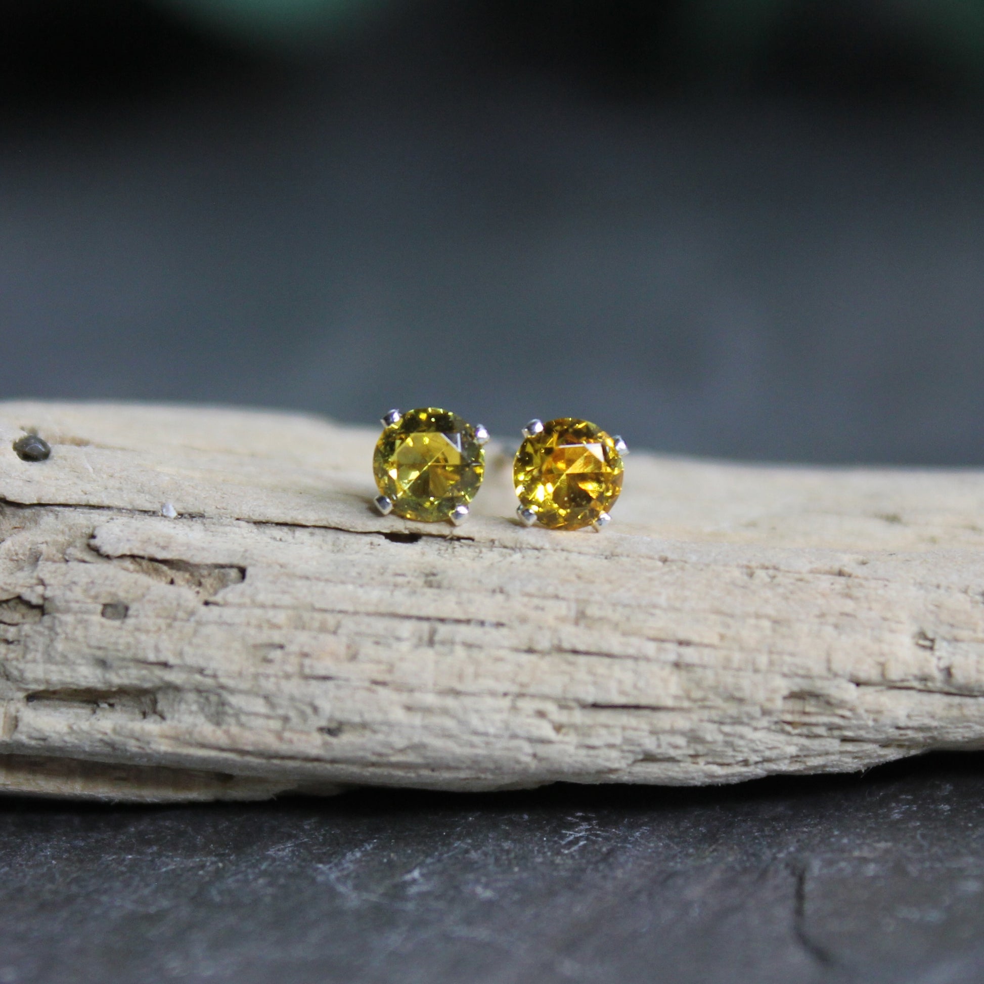 These stud earrings are made with 4mm round faceted lab created golden yellow topaz set in 4-prong sterling silver stud earring settings with earring backs.