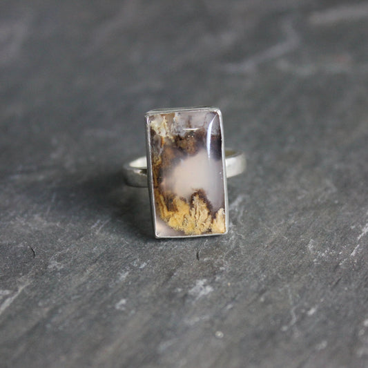This is a rectangular Oregon graveyard point plume agate that is set in a fine & sterling silver bezel setting on a sturdy silver band.  Size 7 3/4